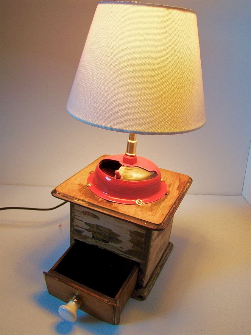 Antikk kaffekvern lampe rød 