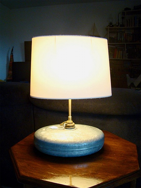 Antikk varmeflaskelampe i sink 