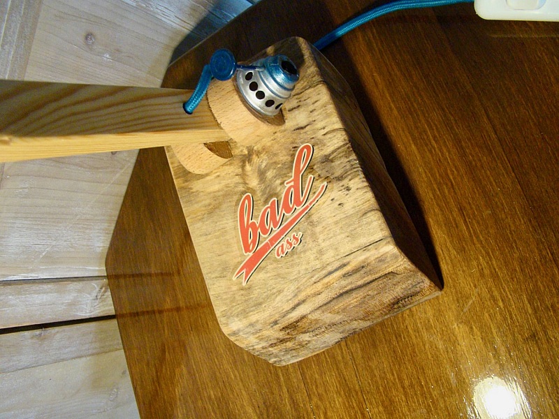 Badass bl&aring; lampe for slem gutt