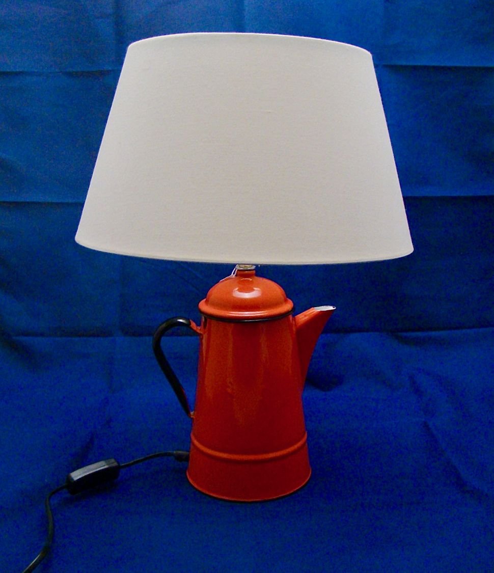 Lampe Cafetière rød, antikk, emaljert metallplate
