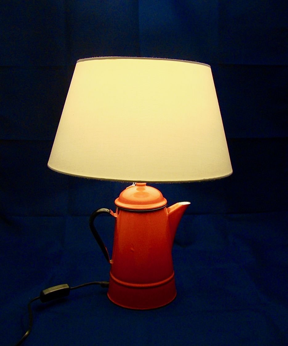 Lampe Cafetière rød, antikk, emaljert metallplate