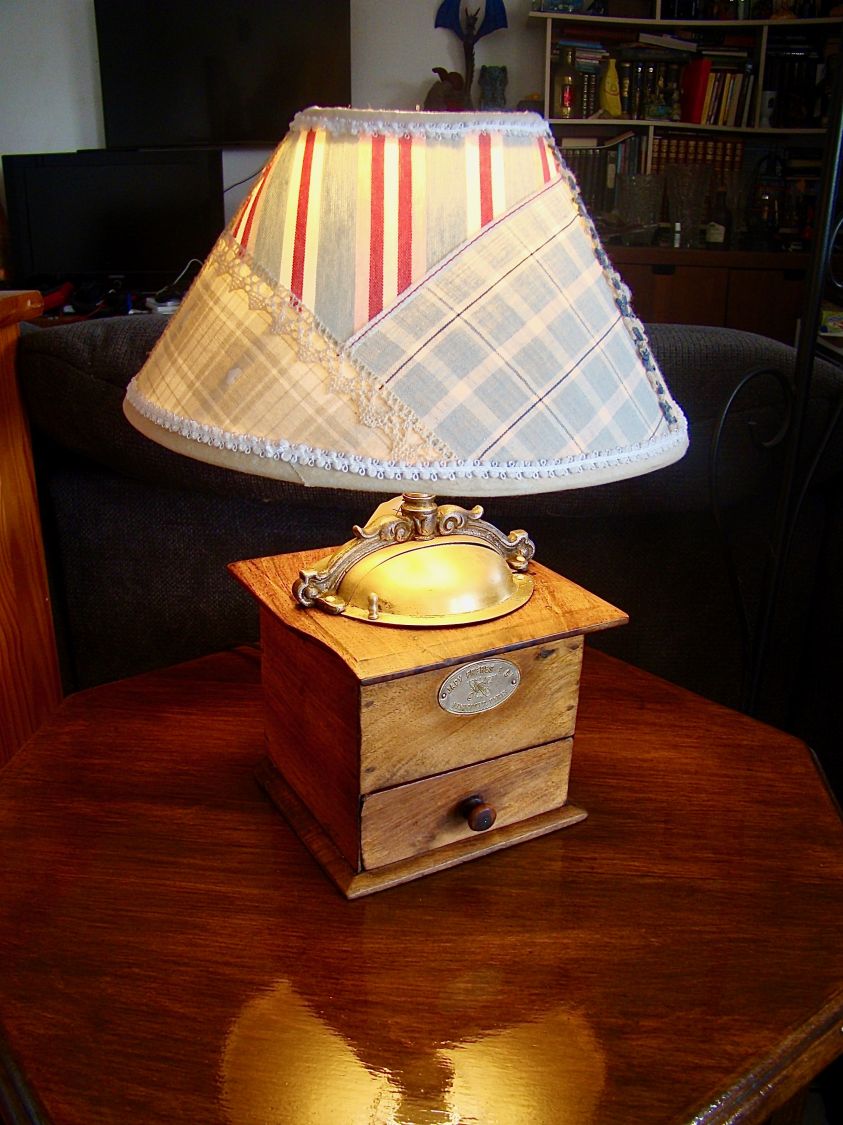 Kaffekvernlampe i landlig stil
