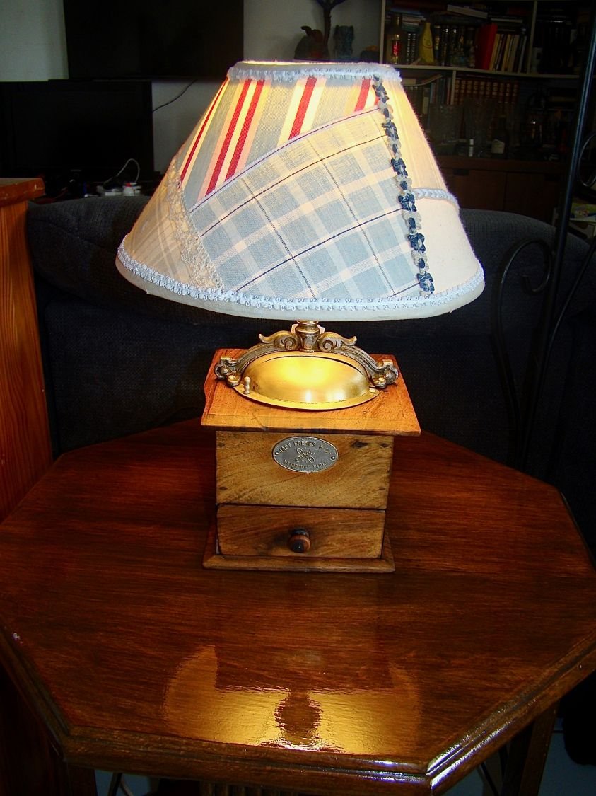 Kaffekvernlampe i landlig stil