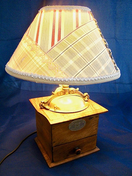 Kaffekvernlampe i landlig stil