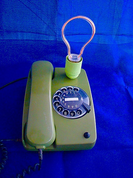Telefonlampe i 80-tallsstil Herr Kommissar 