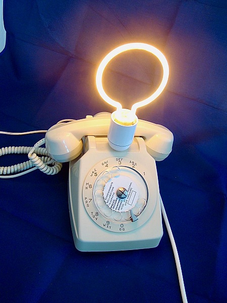 Dingo telefonlampe, hvit neon!