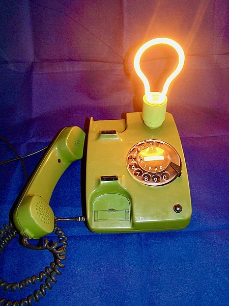Telefonlampe i 80-tallsstil Herr Kommissar 