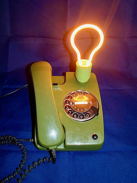 Telefonlampe i 80-tallsstil Herr Kommissar 