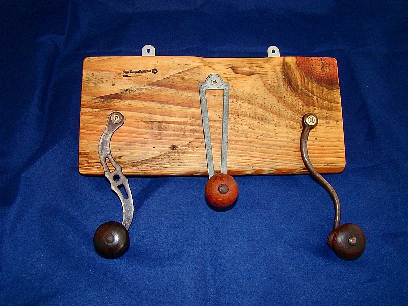 Liten resirkulert klesstativ