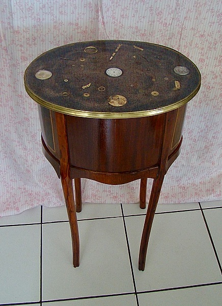 Tempus Fugit liten kommode 