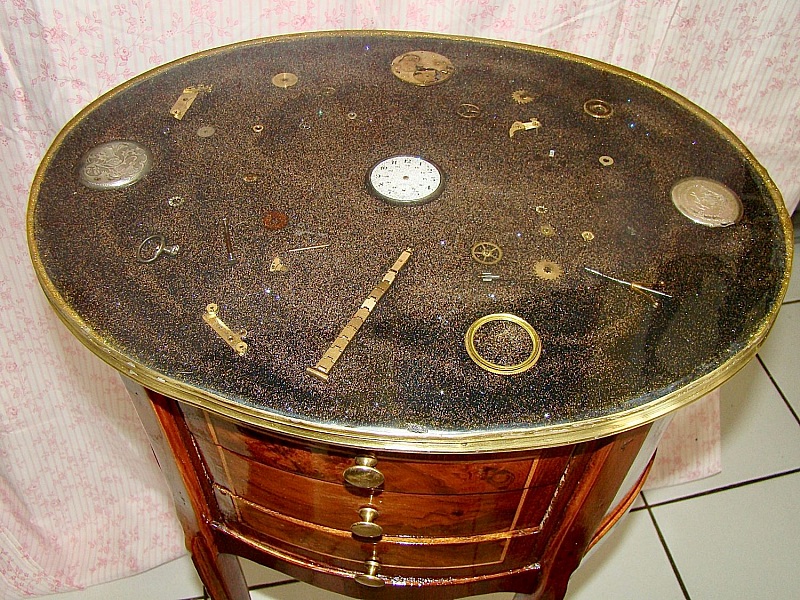 Tempus Fugit liten kommode 