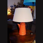 Lampe Cafetière rød, antikk, emaljert metallplate