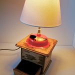 Antikk kaffekvern lampe rød 