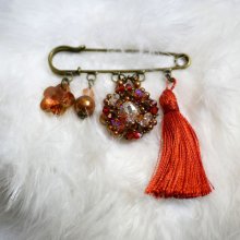 Andros Hyacinth brosje med Paprika Pompon