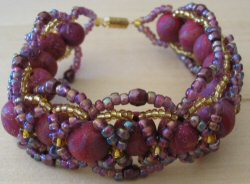 Bracelet aux perles tiss&eacute;es