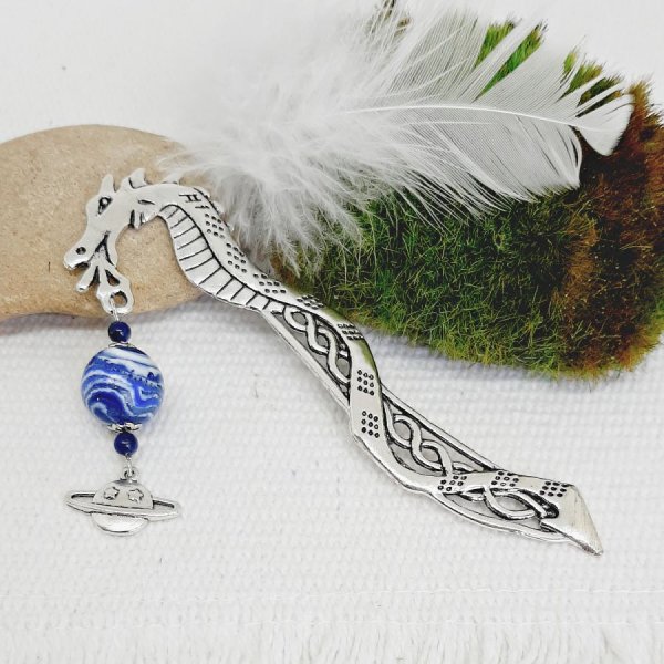 bokmerke vakker planet tema anheng med bl&aring; perle &oslash;kologiske universet