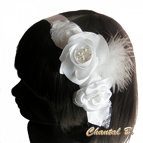 bandeau de cheveux c&eacute;r&eacute;monie mariage blanc fleurs de satin dentelle plumes