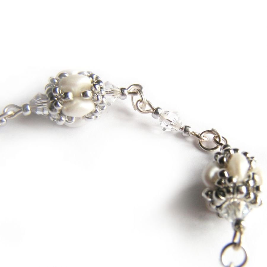 swarovski krystall armbånd med hvit perle og sølv vevde glassperler
