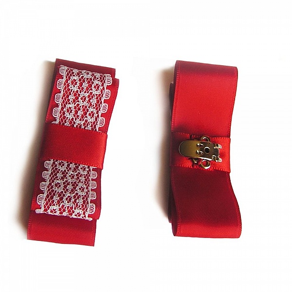 klipp sko bryllup tilbeh&oslash;r sl&oslash;yfe sateng anis og hvit blonder natur tema