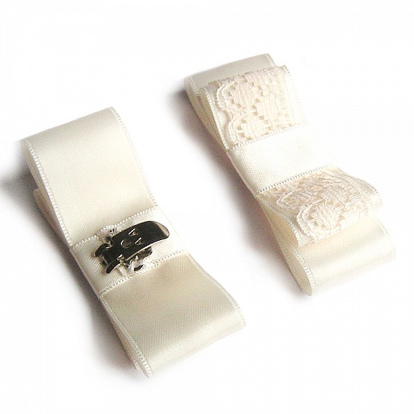 klipp sko bryllup tilbeh&oslash;r sl&oslash;yfe sateng anis og hvit blonder natur tema