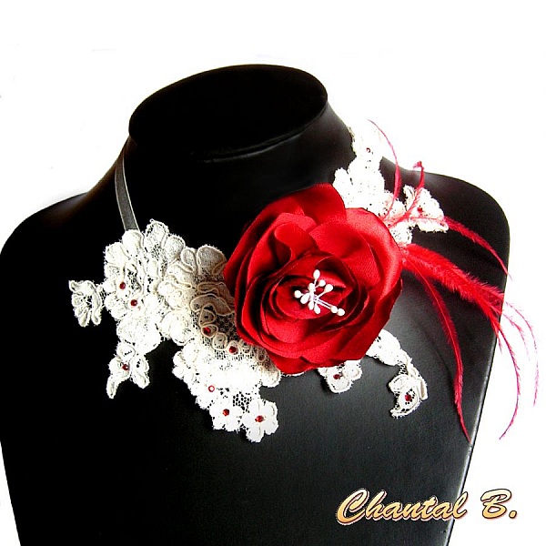 bryllup halskjede elfenben blonder r&oslash;d sateng blomst og fj&aelig;r 