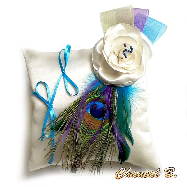 bryllup str&oslash;mpeb&aring;nd elfenben p&aring;fuglfj&aelig;r og satengblomst