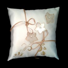 Vielsesring pute elfenben arabesque gull blomster sateng og organza