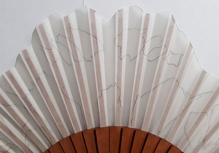Eventail en coton peint &agrave; la main. "Murmure"