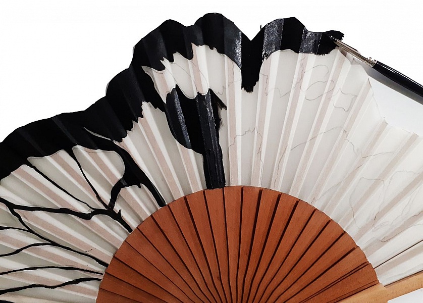 Eventail en coton peint &agrave; la main. "Murmure"