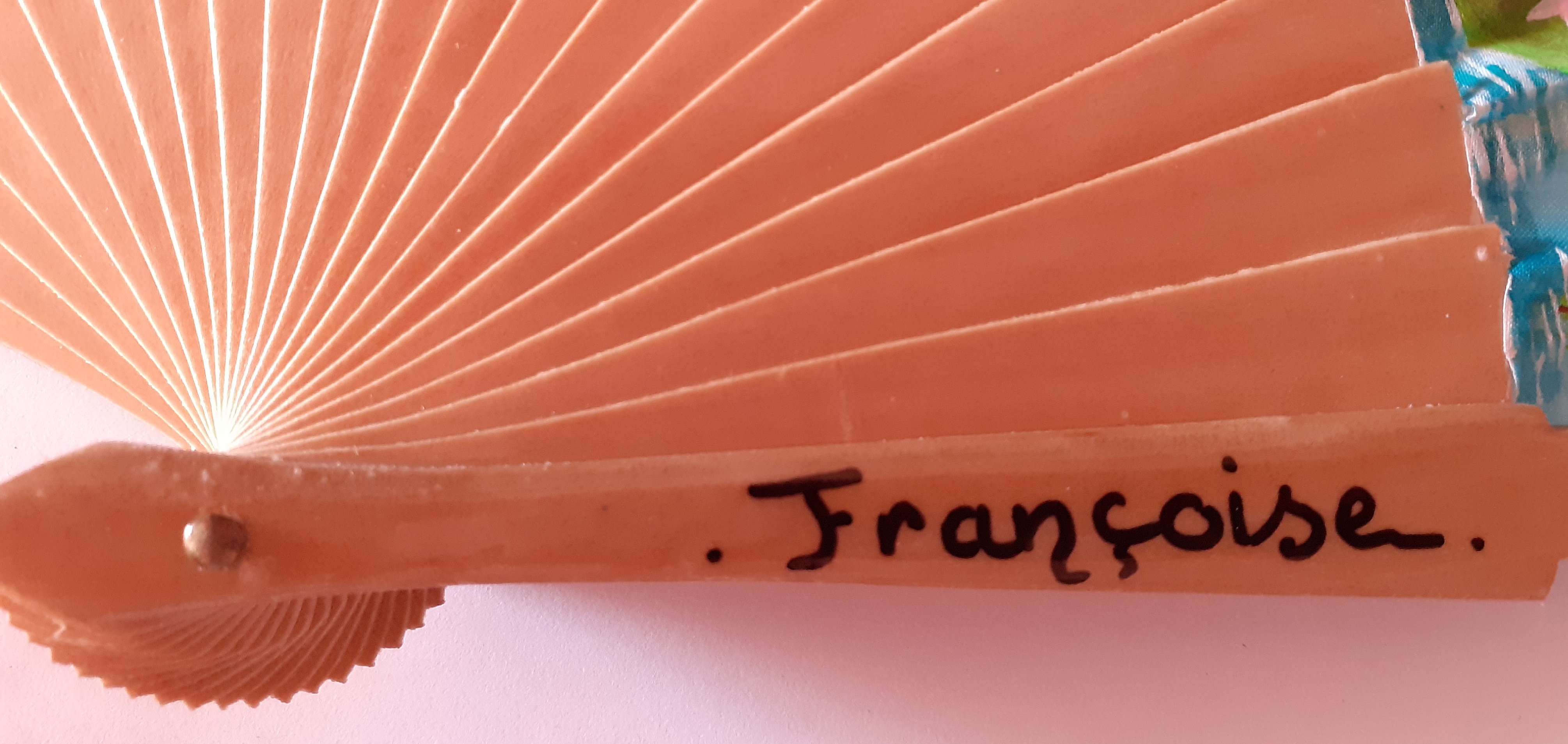 Eventail en soie  dessin&eacute;e et peinte &agrave; la main "Printemps del mar"