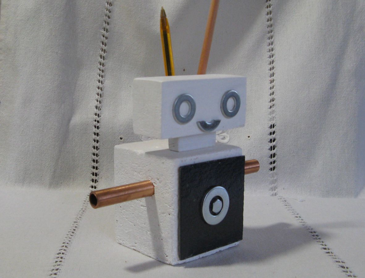 Tre og skifer robot blyantveske, unik og original kreasjon