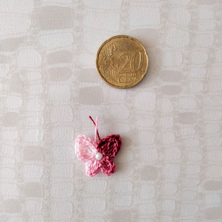 Liten sommerfugl - fra rosa til burgunderrød