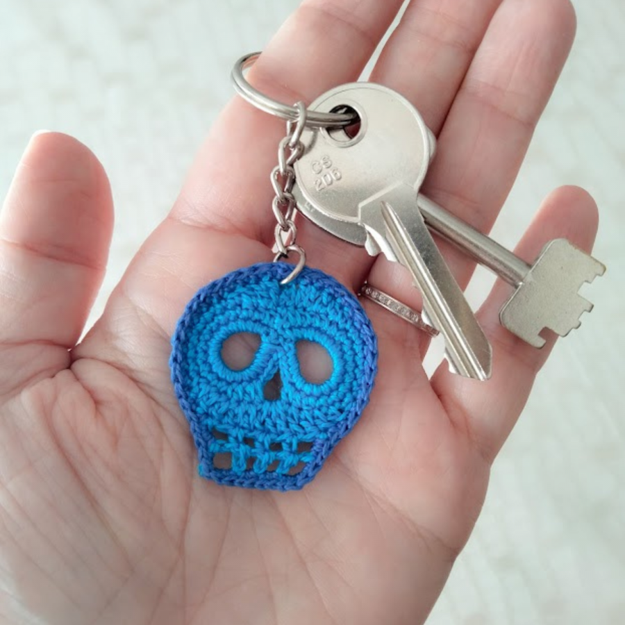 Nøkkelring "Skull and Crossbones" Elektrisk blå