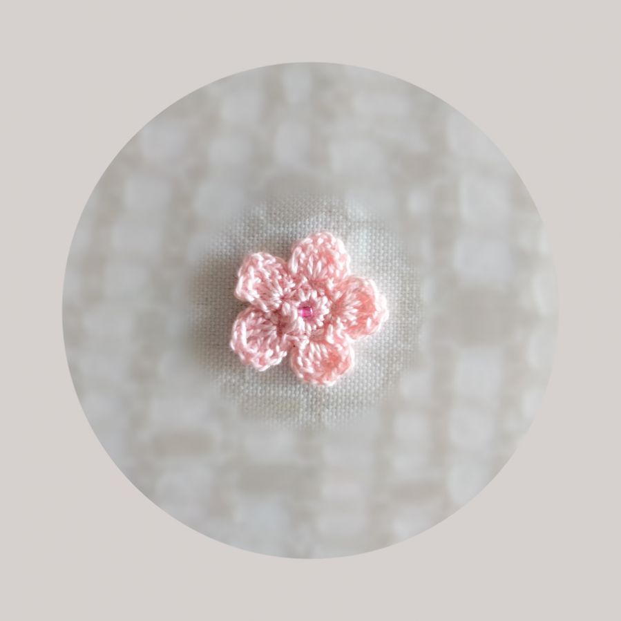 Sidonie - blekrosa påført blomst