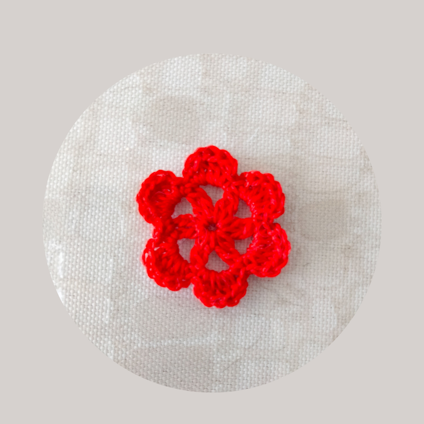 Simone - Rød påført blomst