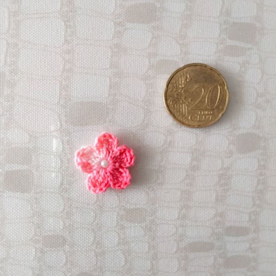 Souad - fra hvit til rosa - påført blomst