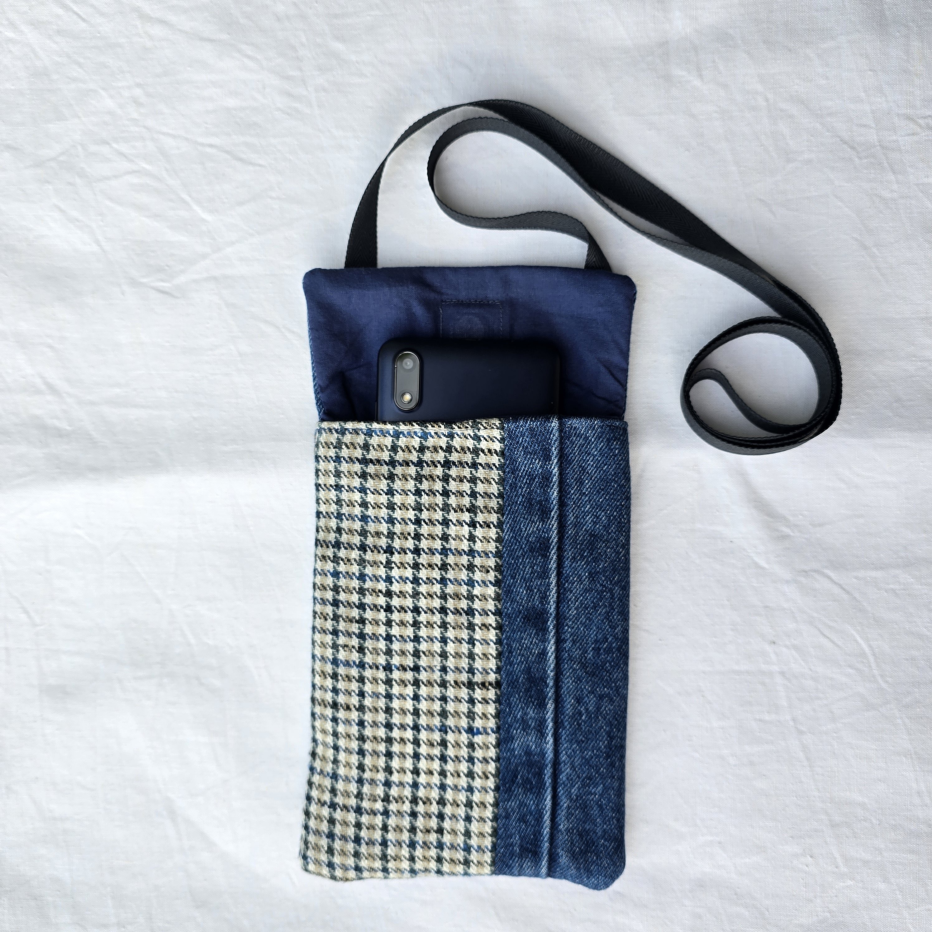 Pochette en tissu pour t&eacute;l&eacute;phone, avec bandouli&egrave;re