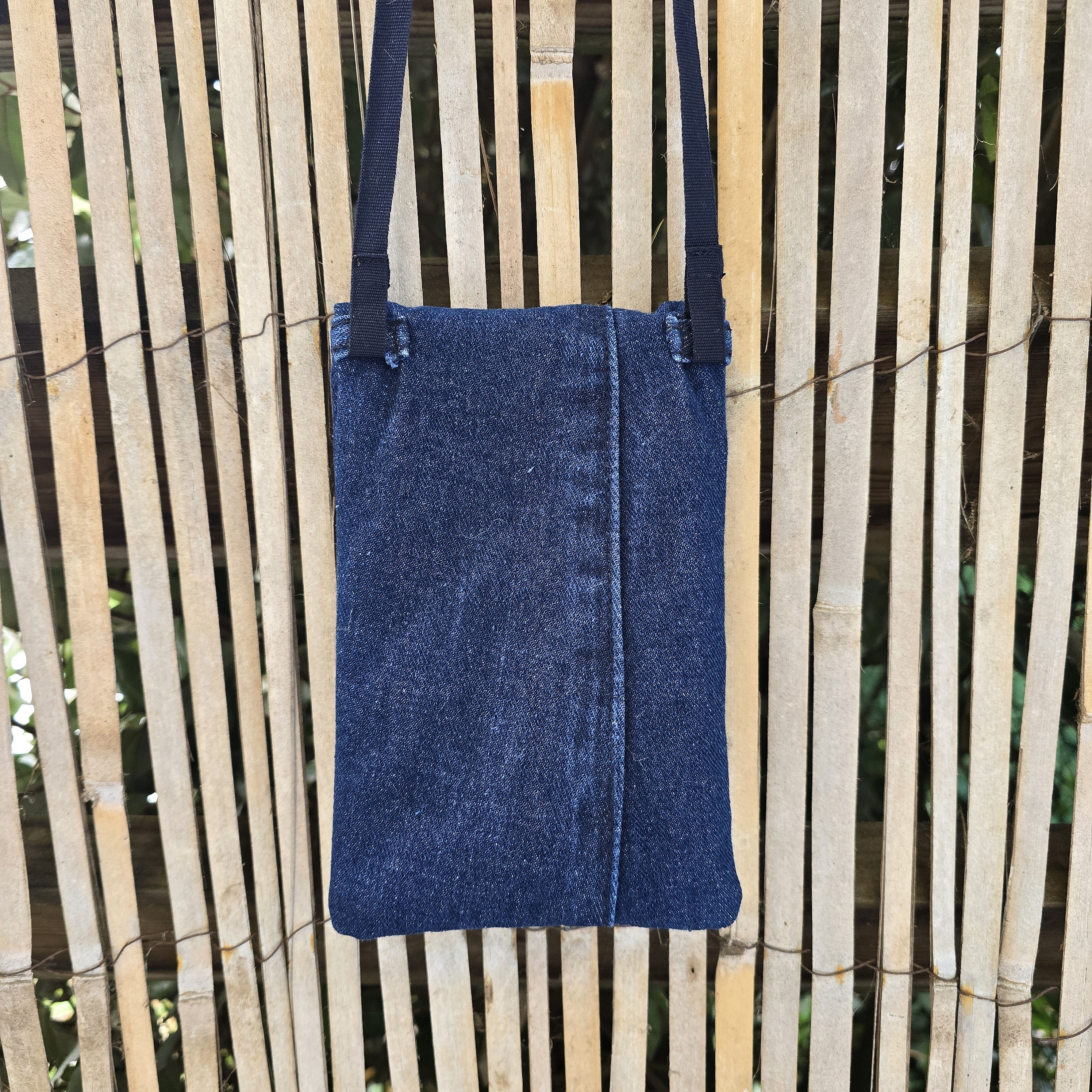 Pochette en tissu pour t&eacute;l&eacute;phone, avec bandouli&egrave;re