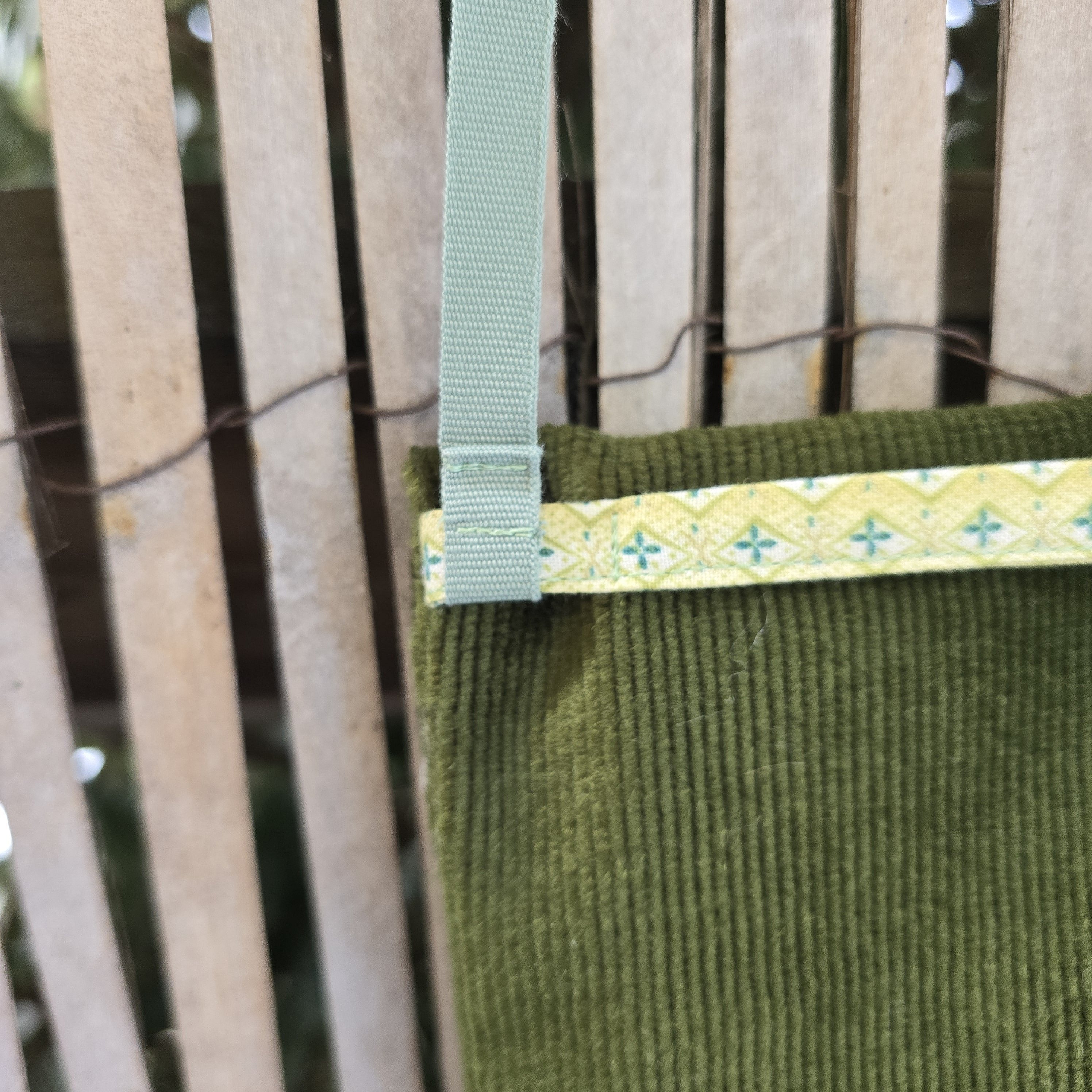 Pochette en tissu pour t&eacute;l&eacute;phone, avec bandouli&egrave;re