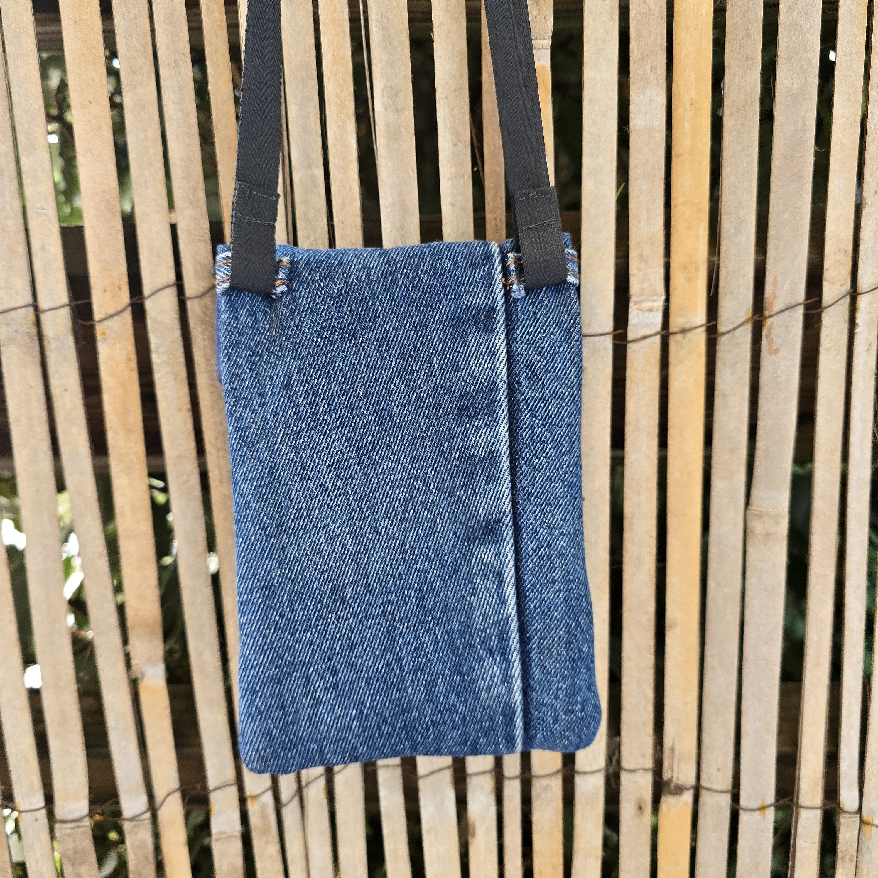 Pochette en tissu pour t&eacute;l&eacute;phone, avec bandouli&egrave;re