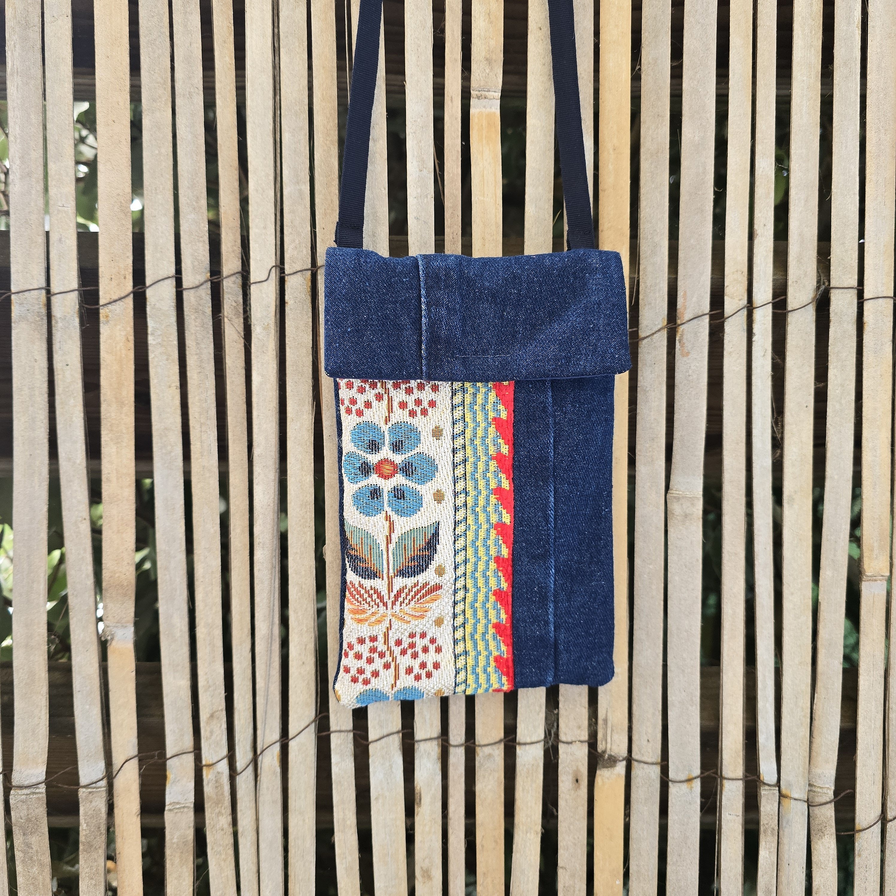 Pochette en tissu pour t&eacute;l&eacute;phone, avec bandouli&egrave;re