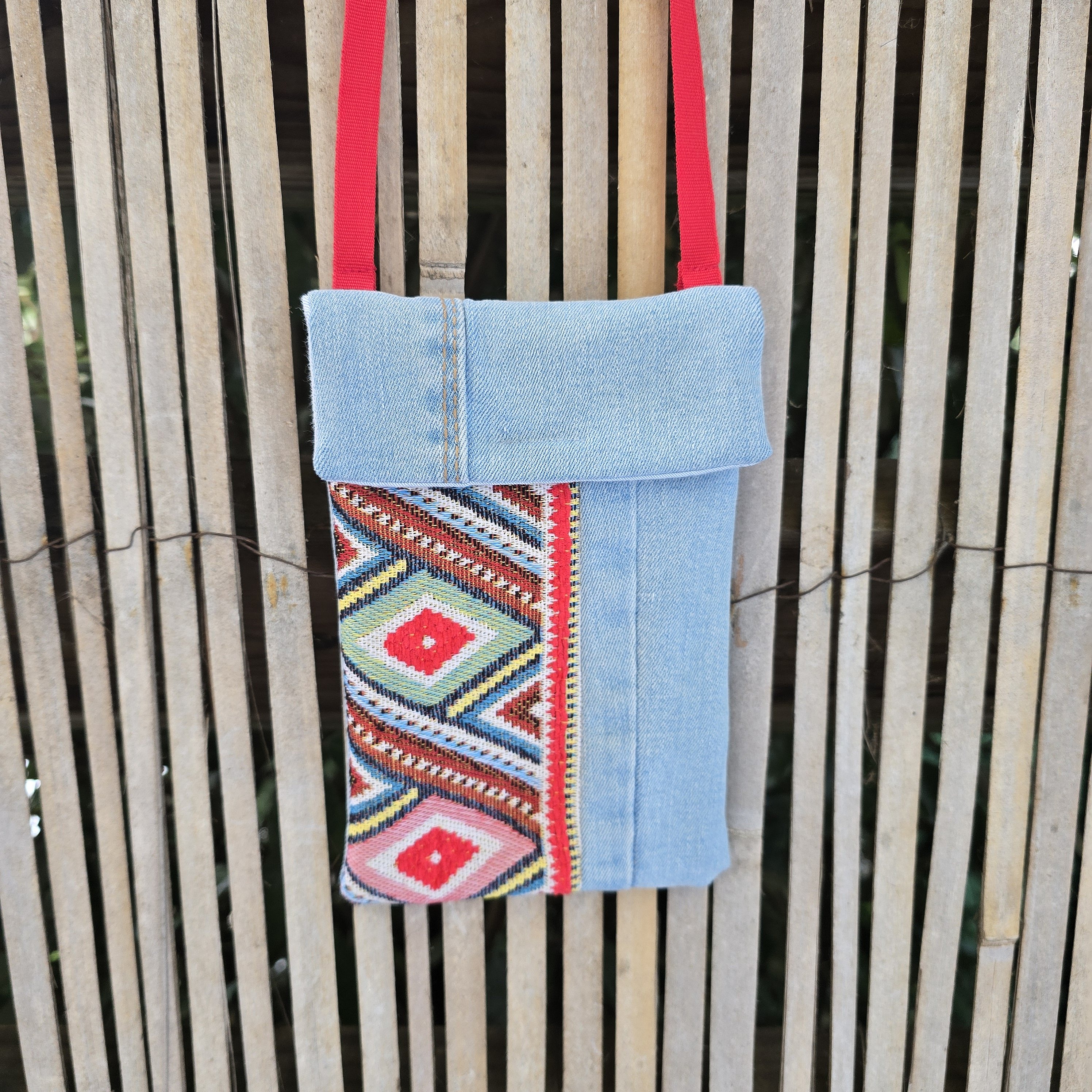 Pochette en tissu pour t&eacute;l&eacute;phone, avec bandouli&egrave;re