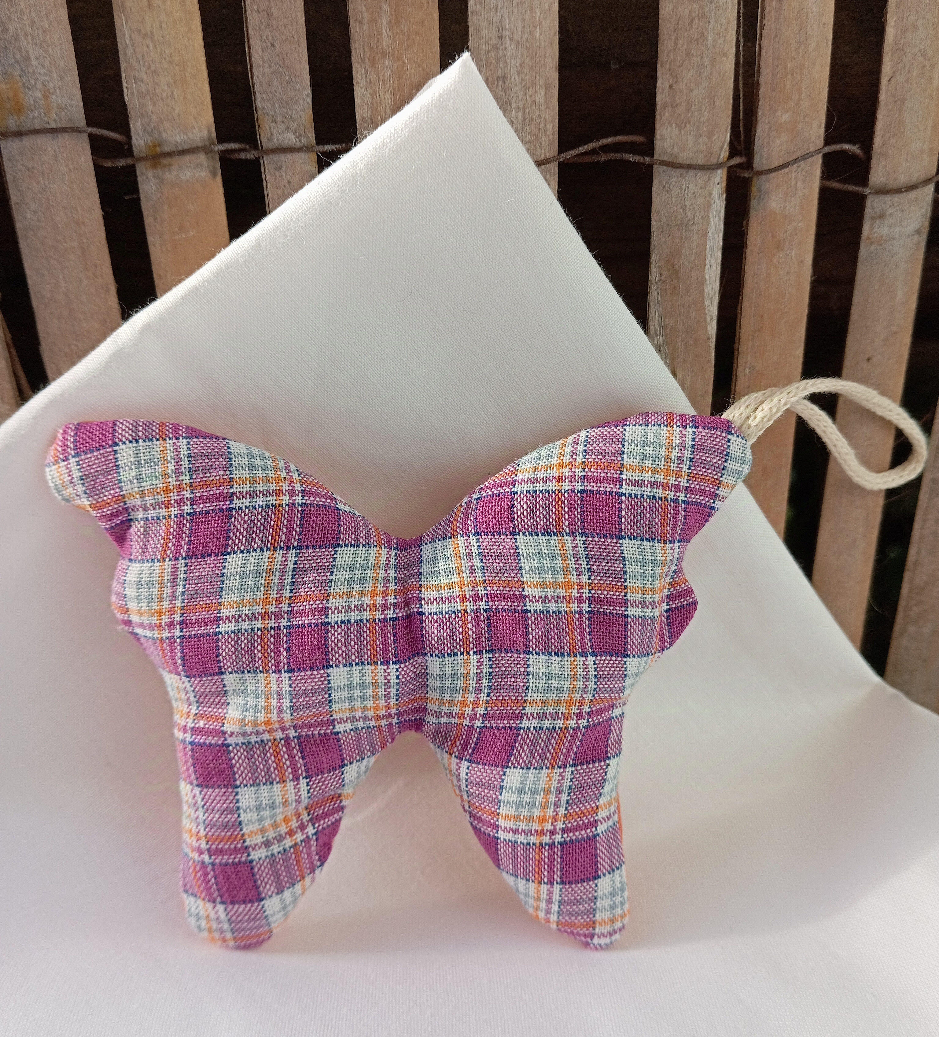 pochon garni de lavande bio en forme de papillon