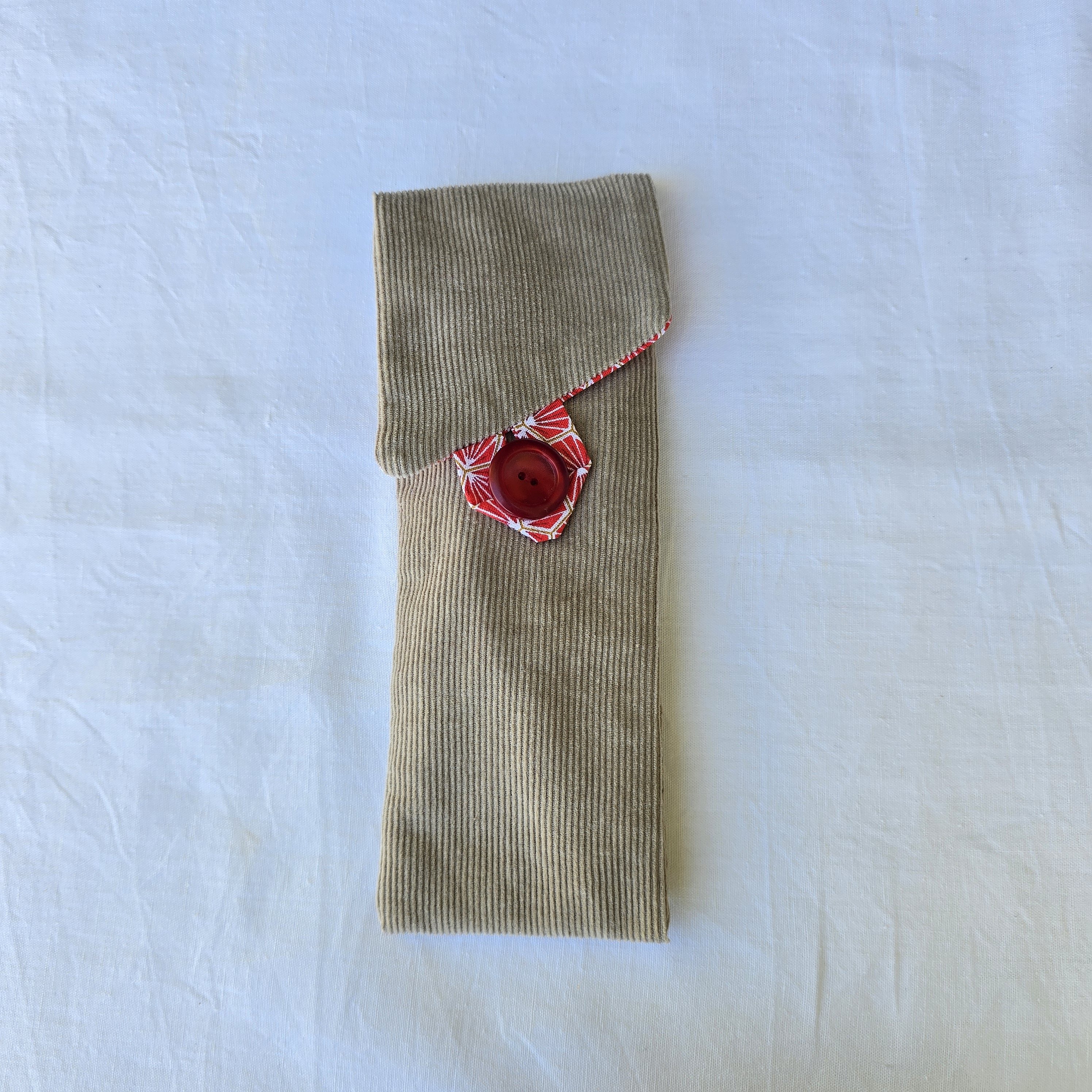 &Eacute;tui souple &agrave; lunettes ,en velours c&ocirc;tel&eacute; , doubl&eacute; de tissu coton imprim&eacute;. &Eacute;co-con&ccedil;u.