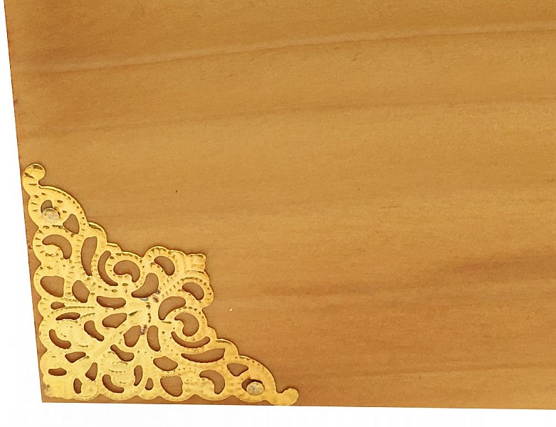 Treboks med glasslokk. Modell : honninghjerte.