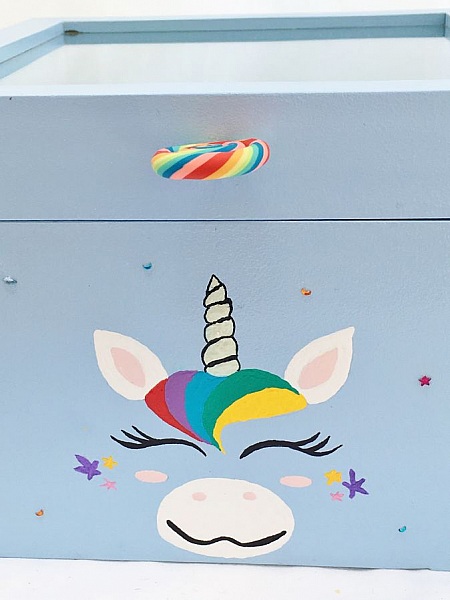 Trekasse med glasslokk. Modell : bl&aring; enhj&oslash;rning