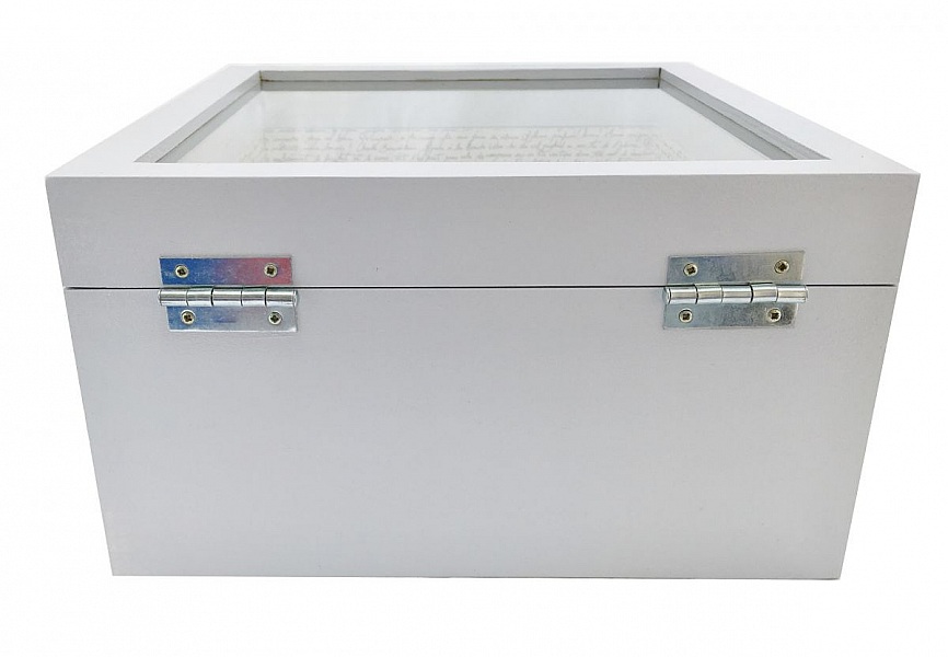 Trekasse og glasslokk. Modell : rose vann brev