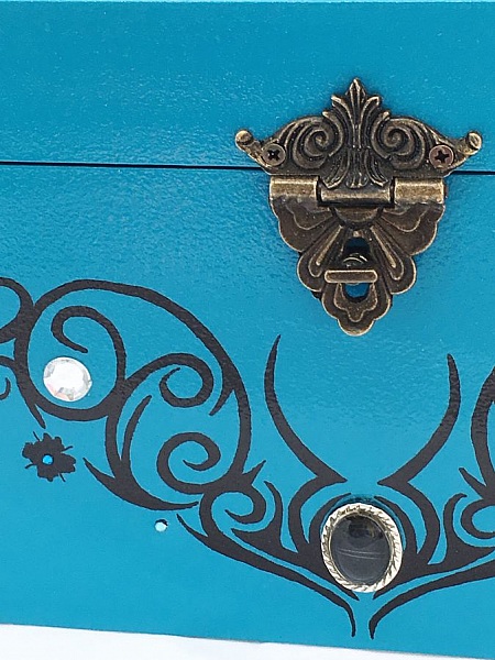 Trekasse med glasslokk. Modell : tribal bl&aring;