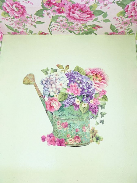 Trekasse med glasslokk. Modell : rosehage