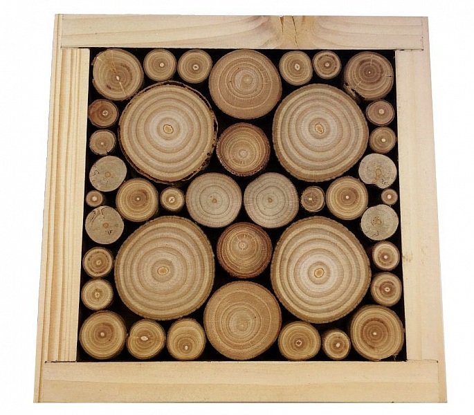 Bordmatte i laurb&aelig;r / hasseln&oslash;tt trestokker, vendbar i en kopp med jacquard hjertedekorasjon